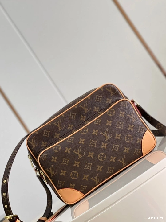 WIS MESSENGER LOUIS VUITTON 0724